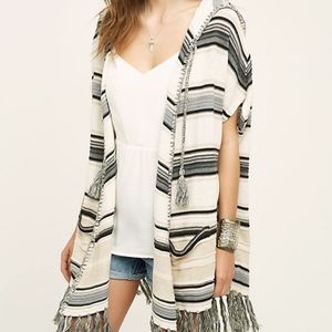 Anthropologie Moth Boho poncho cape XS Small fringe Tassels Black White RARE HTF